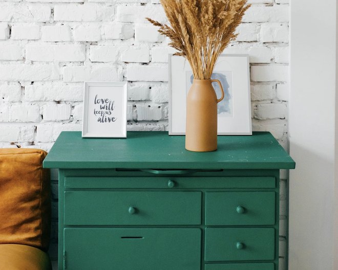 green-dresser